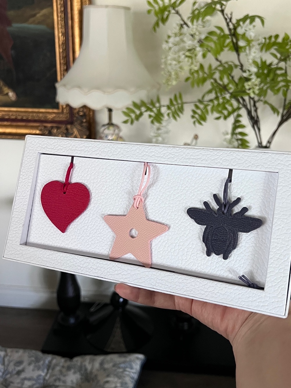 NEW！ DIOR BEAUTY Luggage Tags Travel Heart, Star, Bee Charms 3pc Set